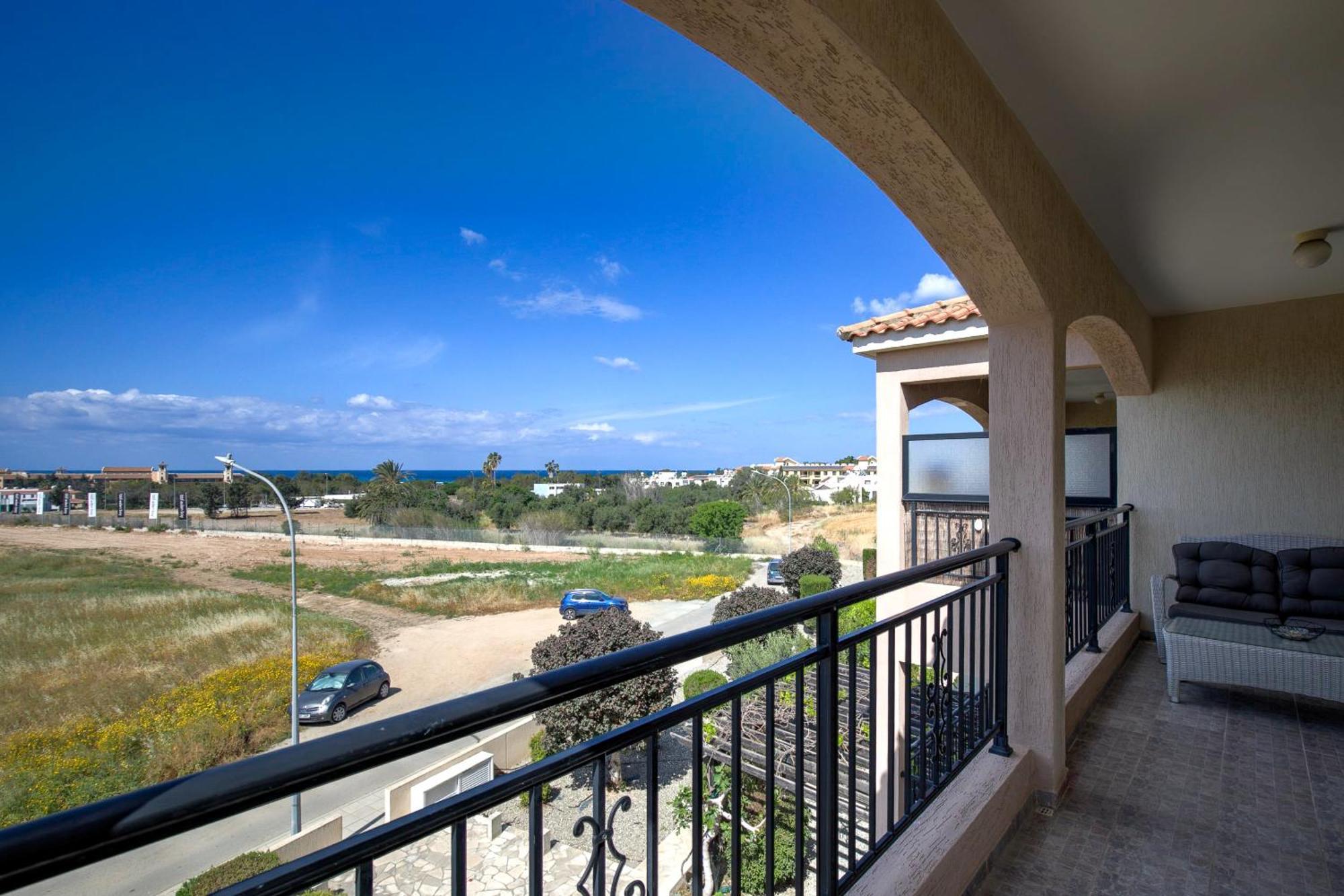 Royal Seacrest Amazing Location 2 Bed By Vichy Holidays *